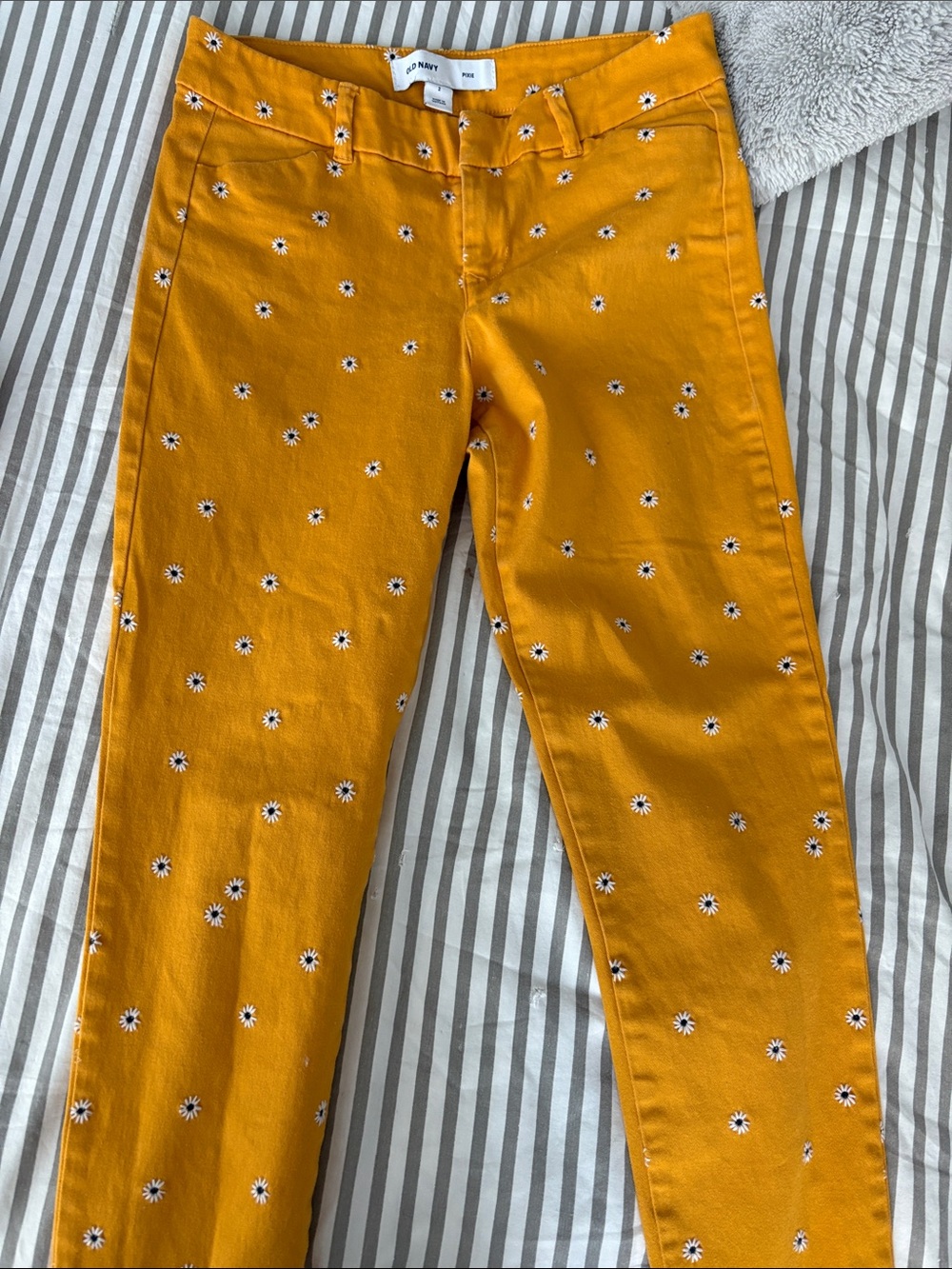 Old Navy Women's Mustard Yellow pixie pant